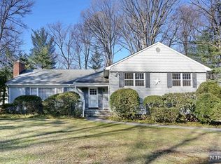 489 Weymouth Dr, Wyckoff, NJ 07481