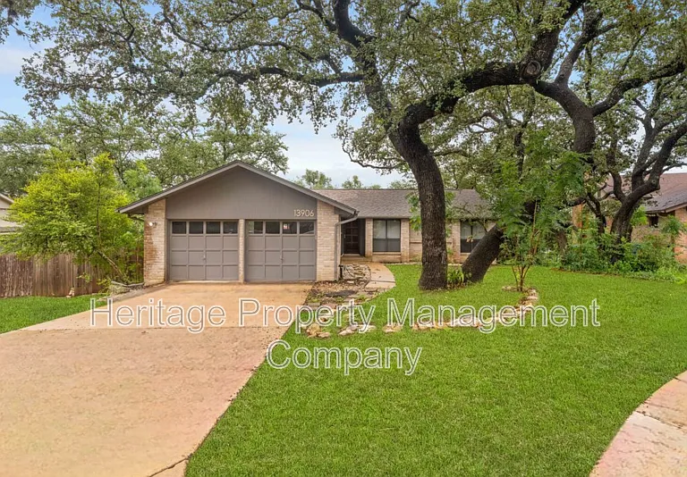 13906 N Hills Village Dr — Photo 27