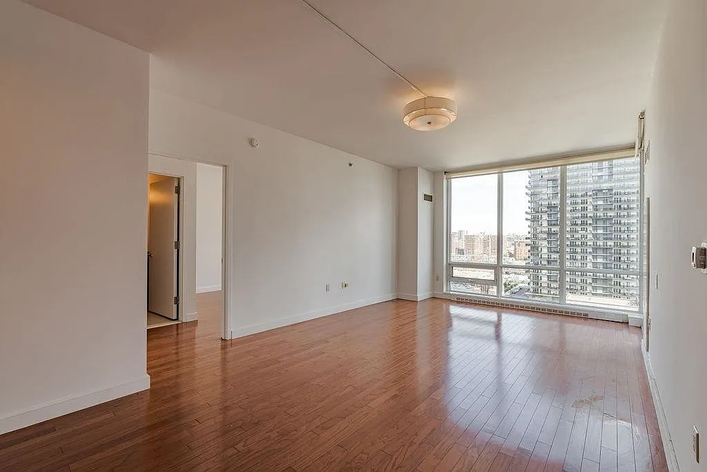 2 bed, 2.0 bath, 1120 sqft, $5,300 — Photo 4
