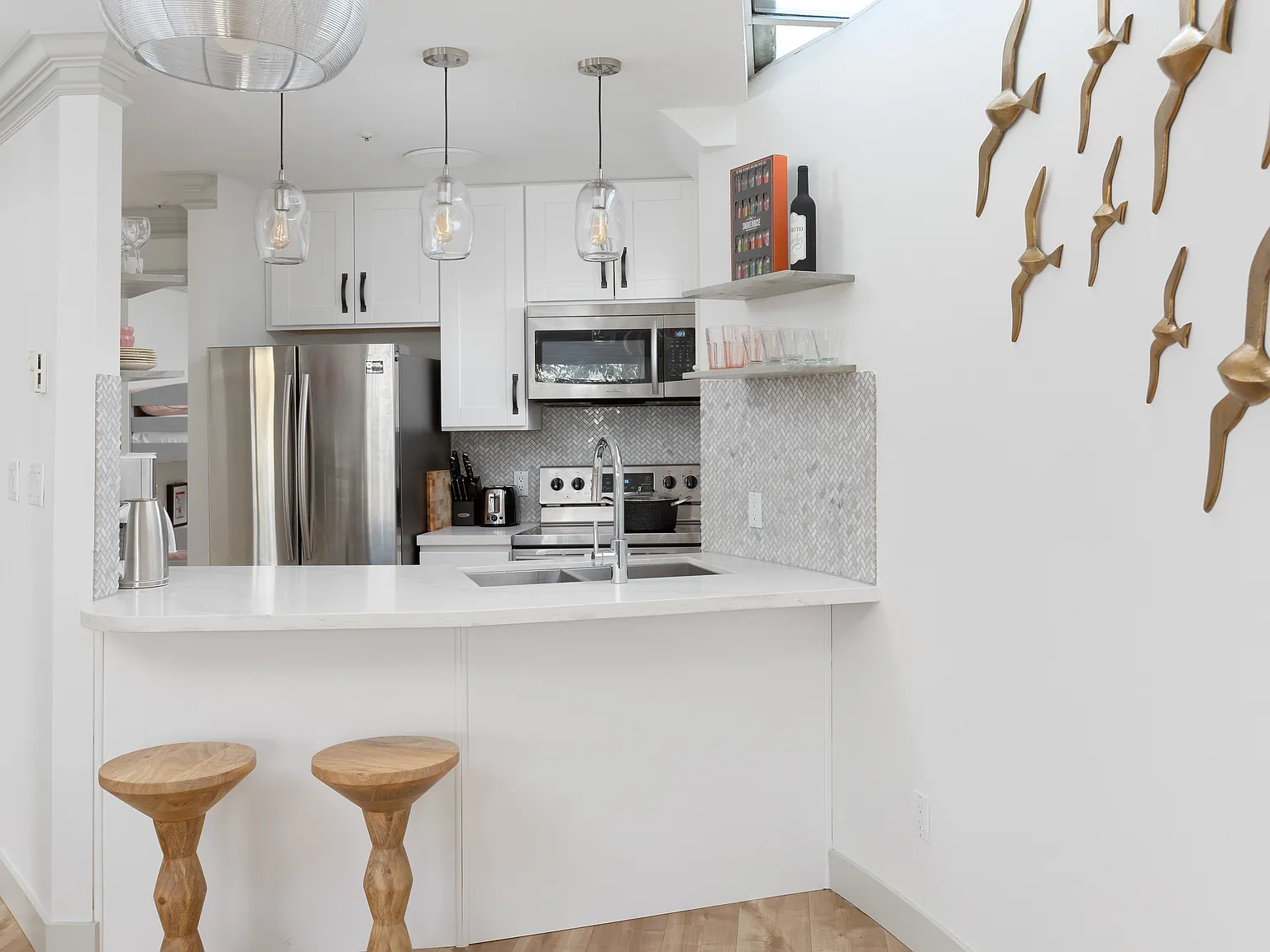 2 bed, 850 sqft, $4,200 — Photo 3
