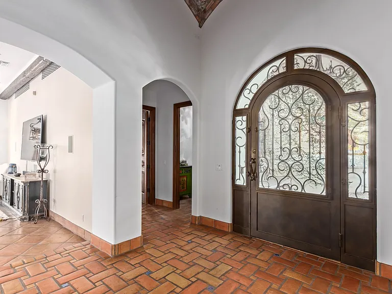 6708 E San Miguel Ave — Photo 8
