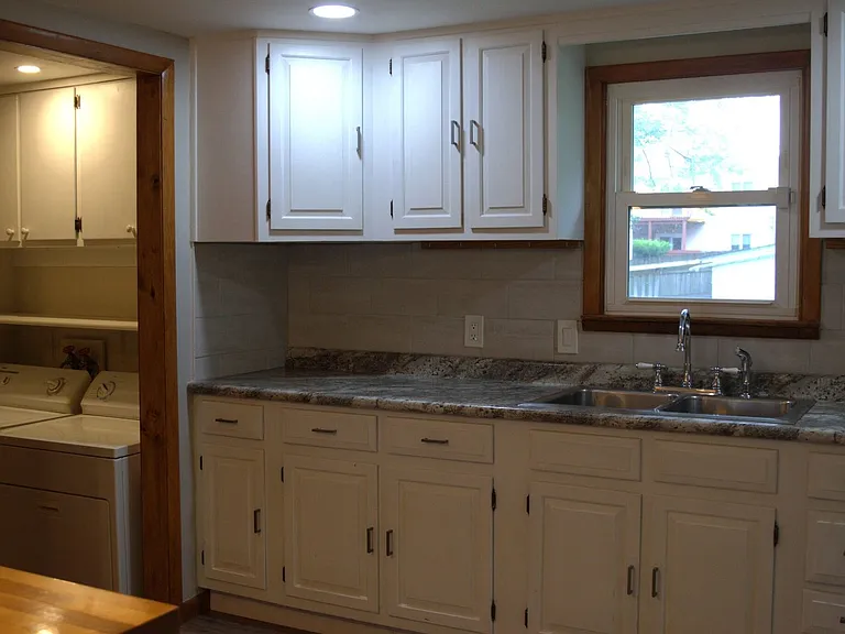 416 Victoria Dr — Photo 8