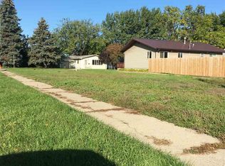 2 19th St NW, Minot, ND 58703