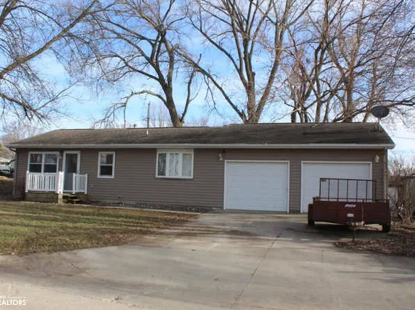 7 Park Ln, Clear Lake, IA 50428