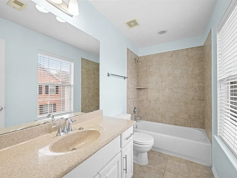 3410 Skyline Village Dr — Photo 32