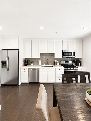 728 E Broadway #207 Photo 1