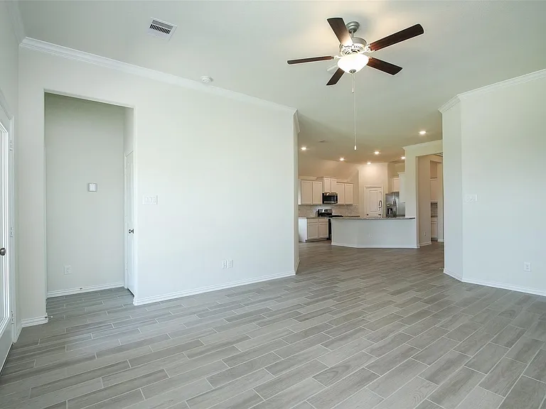 15230 Kickapoo Cavern Dr — Photo 17