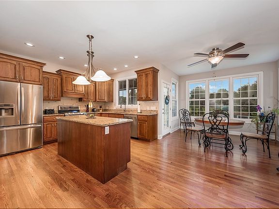 4th image of 2309 Oakwood Ln