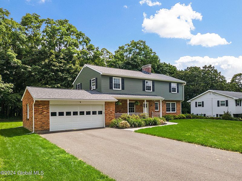 2nd image of 19 Oxford Circle