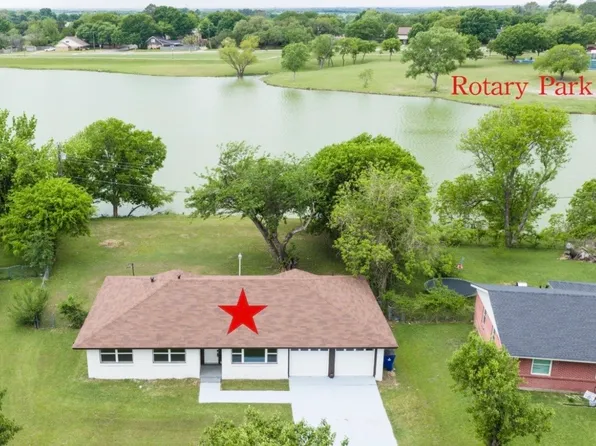 536 Lakeshore Dr, Ennis, TX 75119