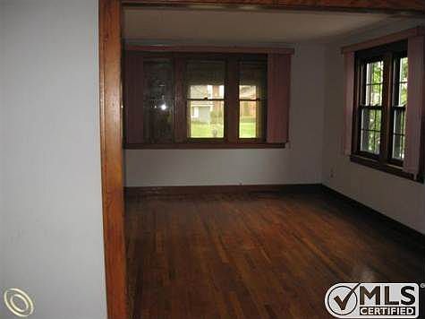 LIVINGROOM[1].JPG