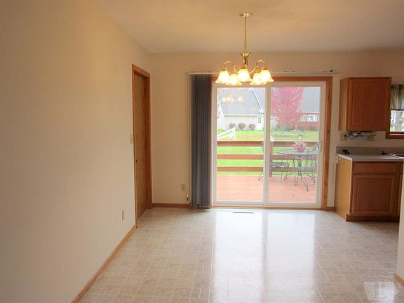 3rd image of 105 Lawnsdale Ct