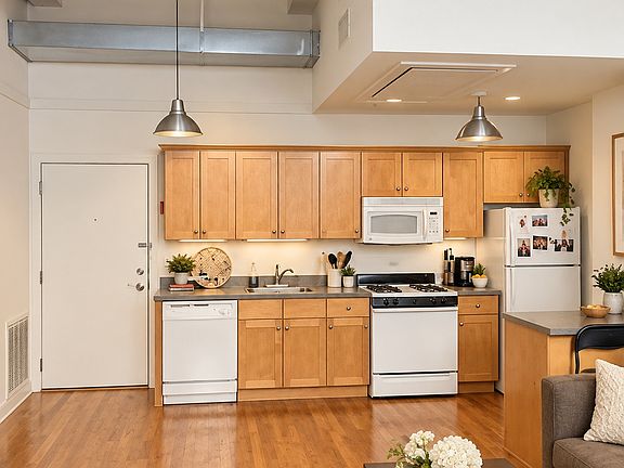 5th image of 1020 Adams St #109