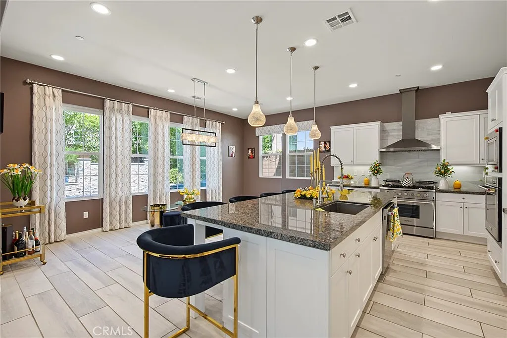 4 bed, 3891 sqft, $6,800 — Photo 4