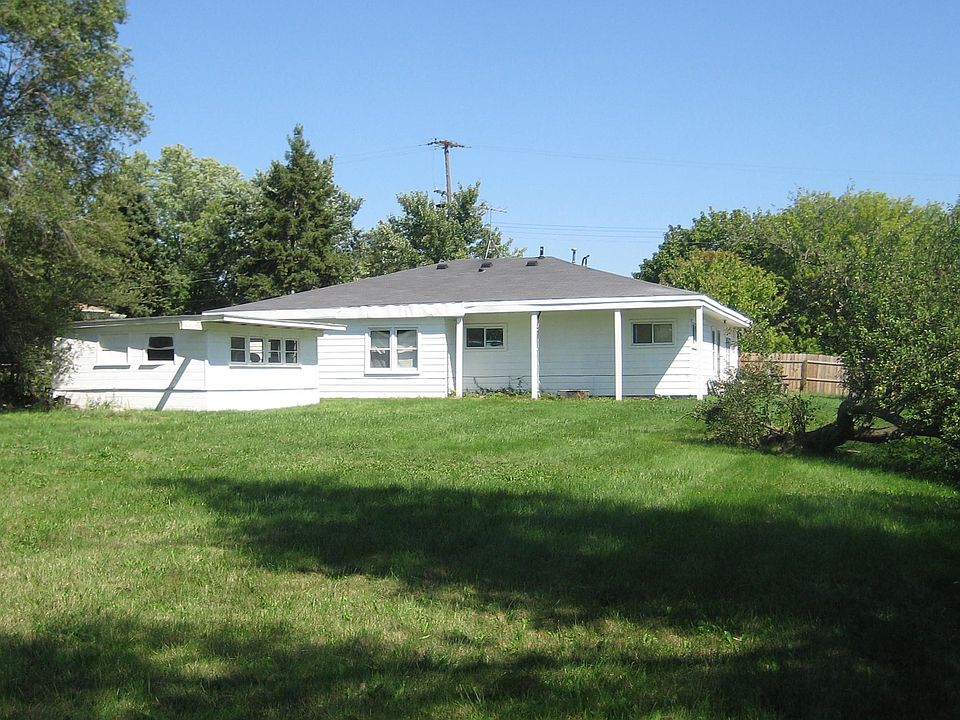 2nd image of 2705 Ridgemoor Dr SE