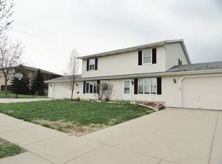1527 Honeysuckle Rd, Hartford, WI 53027