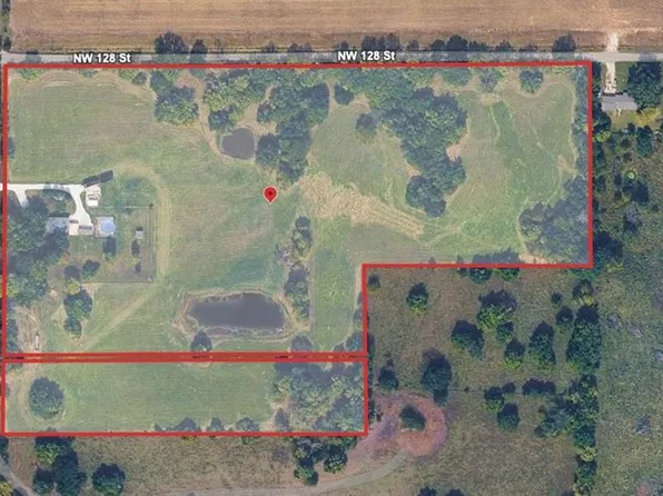 12703 N Robinhood Ln, Kansas City, MO 64164