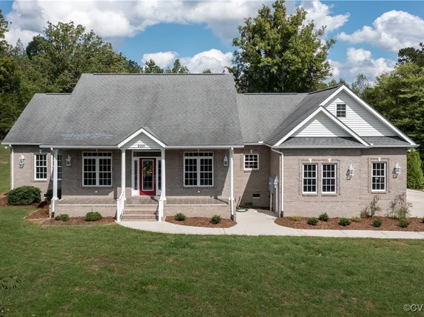 2001 Louise St, Farmville, VA 23901