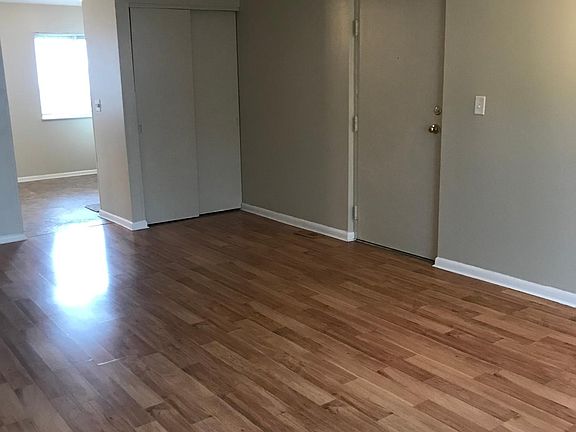 Large coat closet at entrance. LR adjoins kitchen and dinette.