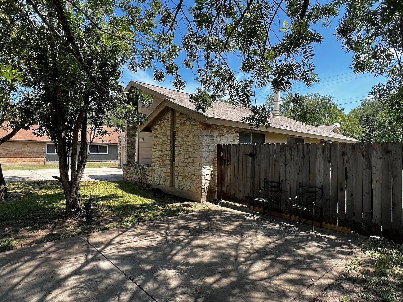 2 bed, 1.0 bath, 1050 sqft, $1,500 — Photo 2