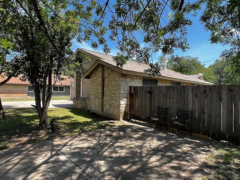 7506 Chelsea Moor #B — Photo 2