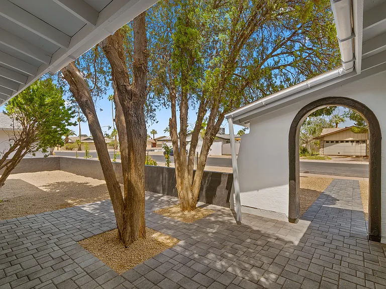 1615 E Fremont Dr — Photo 15
