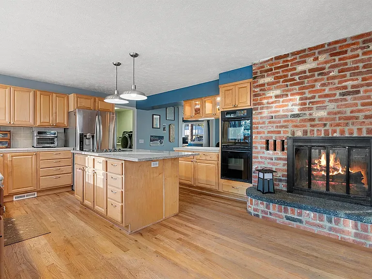 1415 W Borden Rd — Photo 3