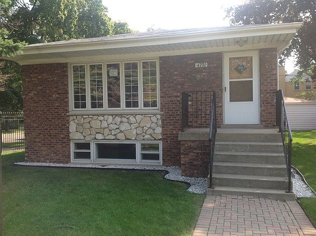 1st image of 4701 W Peterson Ave