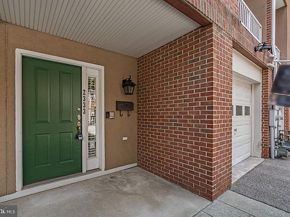 2nd image of 2333 Cambridge Walk