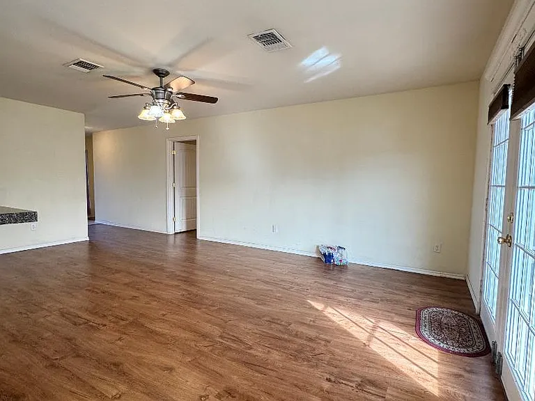 8016 S Klein Ave — Photo 3