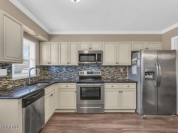 5th image of 335B Canterbury Court