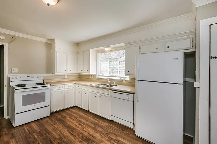 3162 Oak Forest Dr — Photo 4