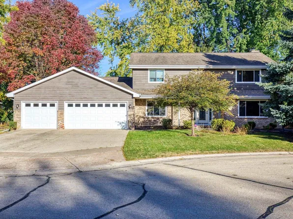 1210 Glenayre Dr, Neenah, WI 54956
