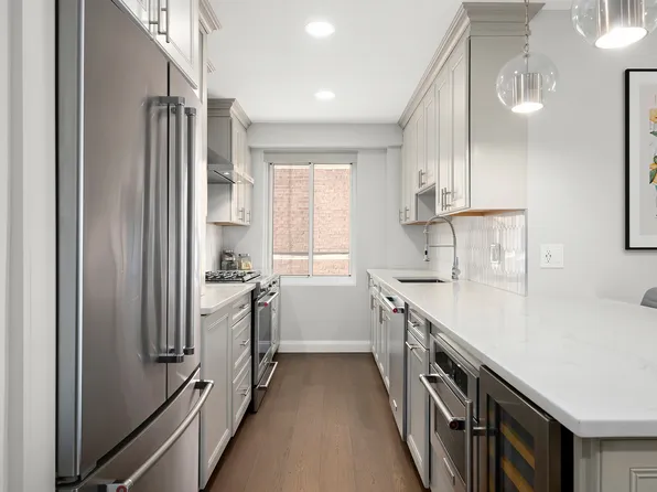 420 East 58th Street 14B image 2 of 9