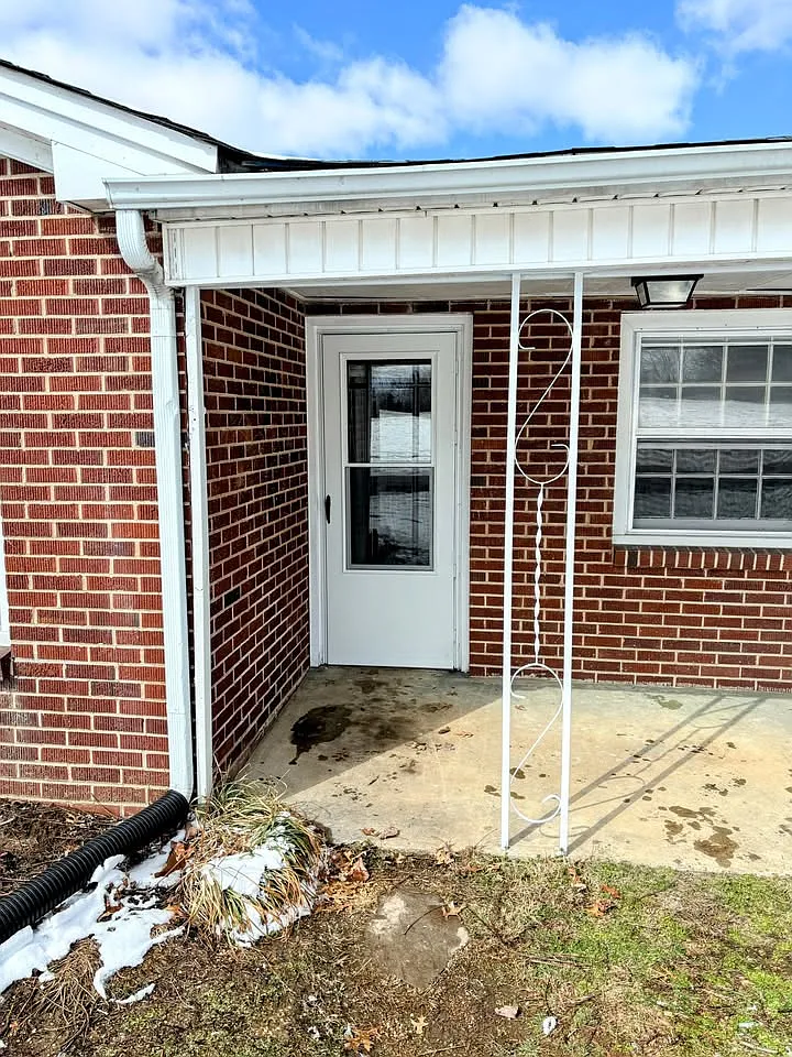 3 bed, 4159 sqft, $1,425 — Photo 3