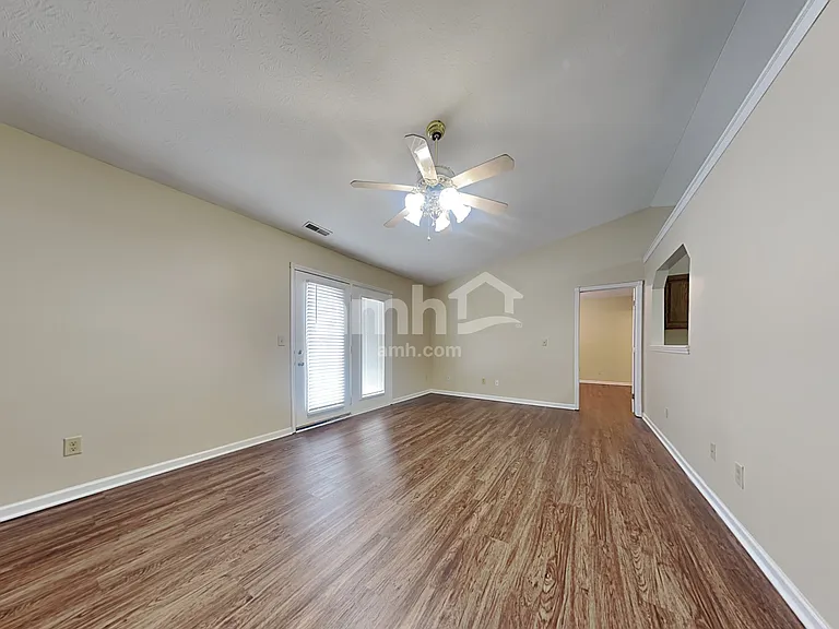 912 Marcia Dr — Photo 7