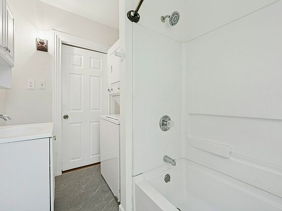 3rd image of 109 W Queen Ln #111-1F