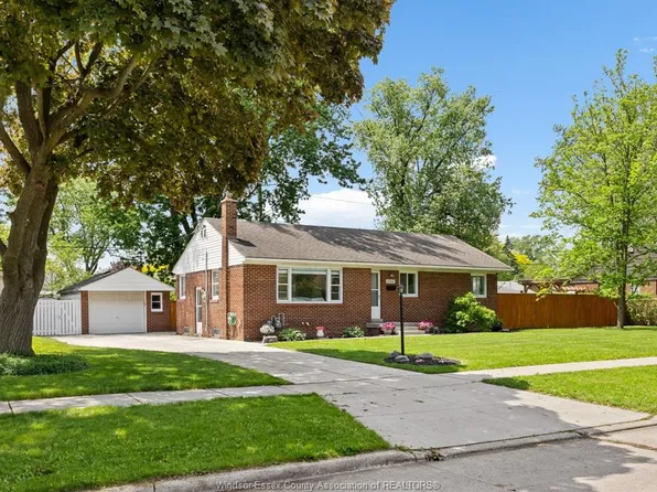 2725 Randolph Ave, Windsor, ON N9E 3E1