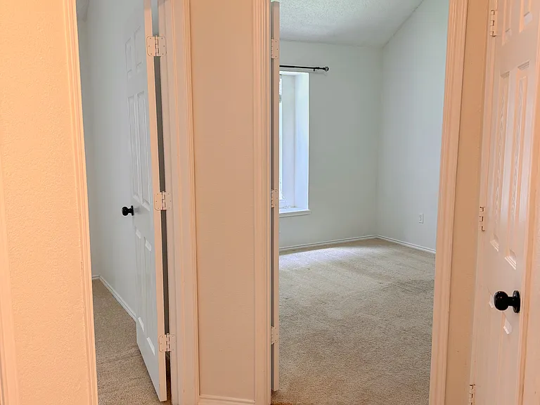 7015 Hillwood Dr — Photo 15