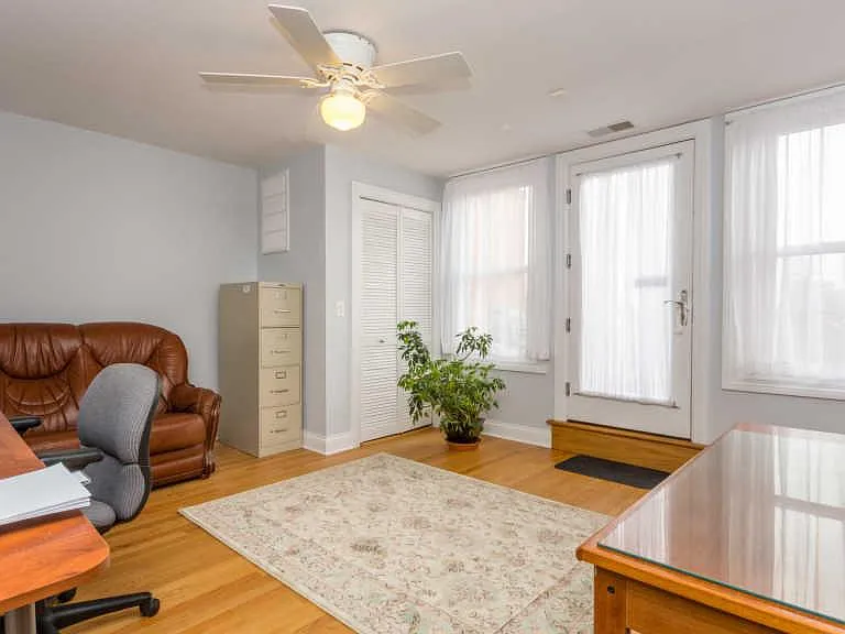 4113 N Southport Ave — Photo 35