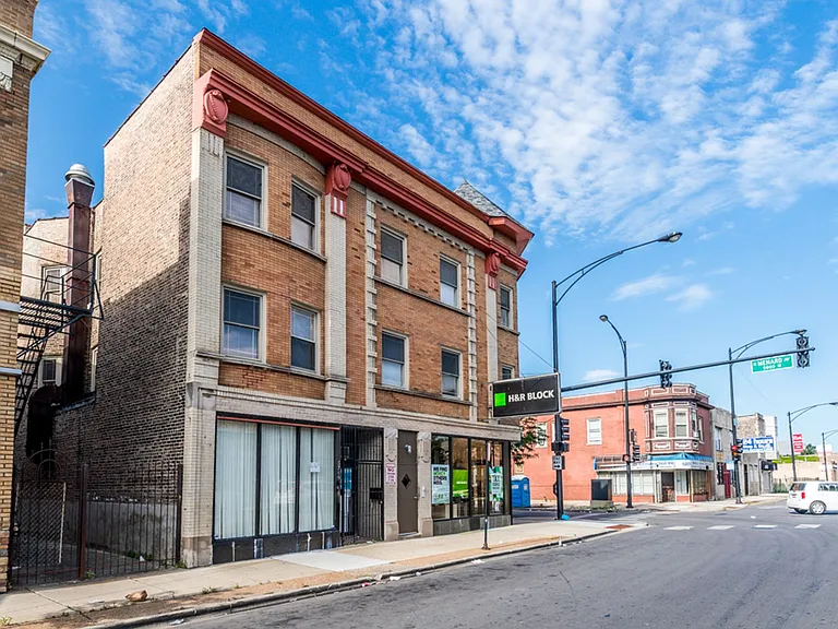 5749 W Chicago Ave — Photo 14