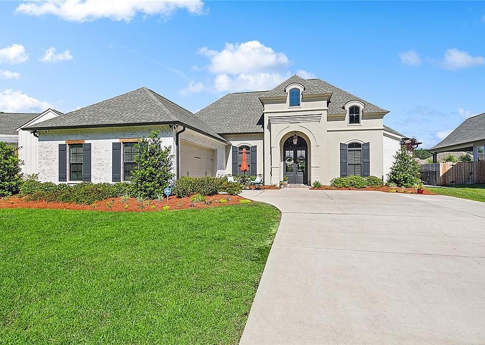1st image of 525 Chateau Fleuri