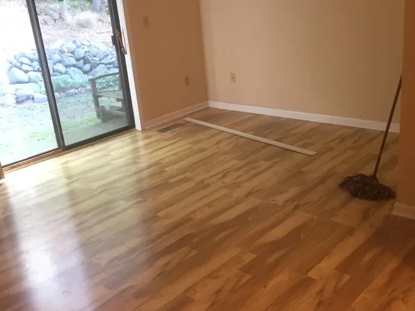 827 Oronoke Rd, Waterbury, CT 06708