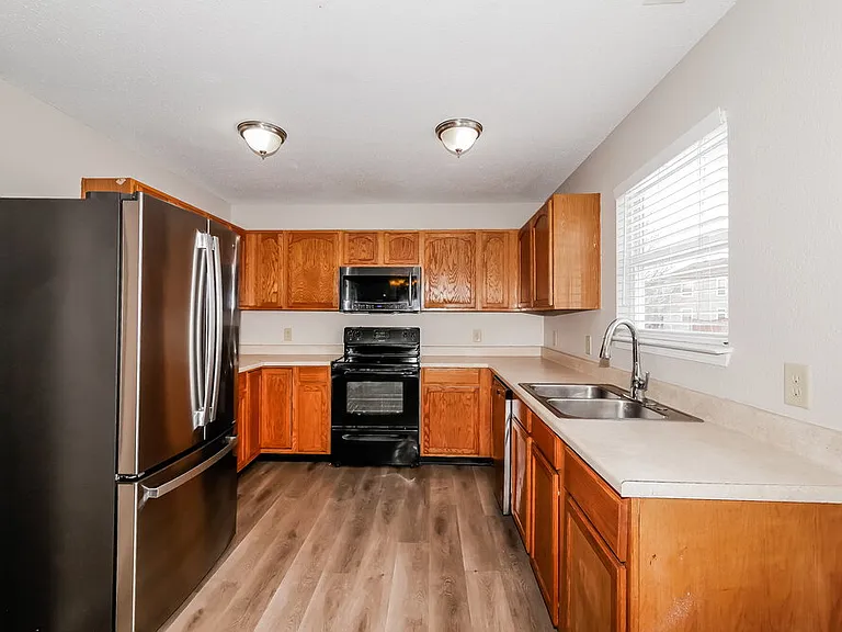 5636 N Littleton Dr — Photo 7