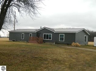 9466 W Grendlund Rd, Carson City, MI 48811