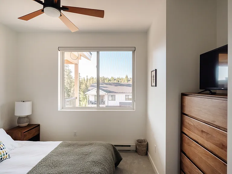 401 W Meadow Mile #4 — Photo 33