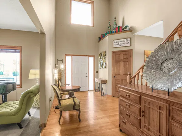 10512 Hidden Oaks Ln N, Champlin, MN 55316