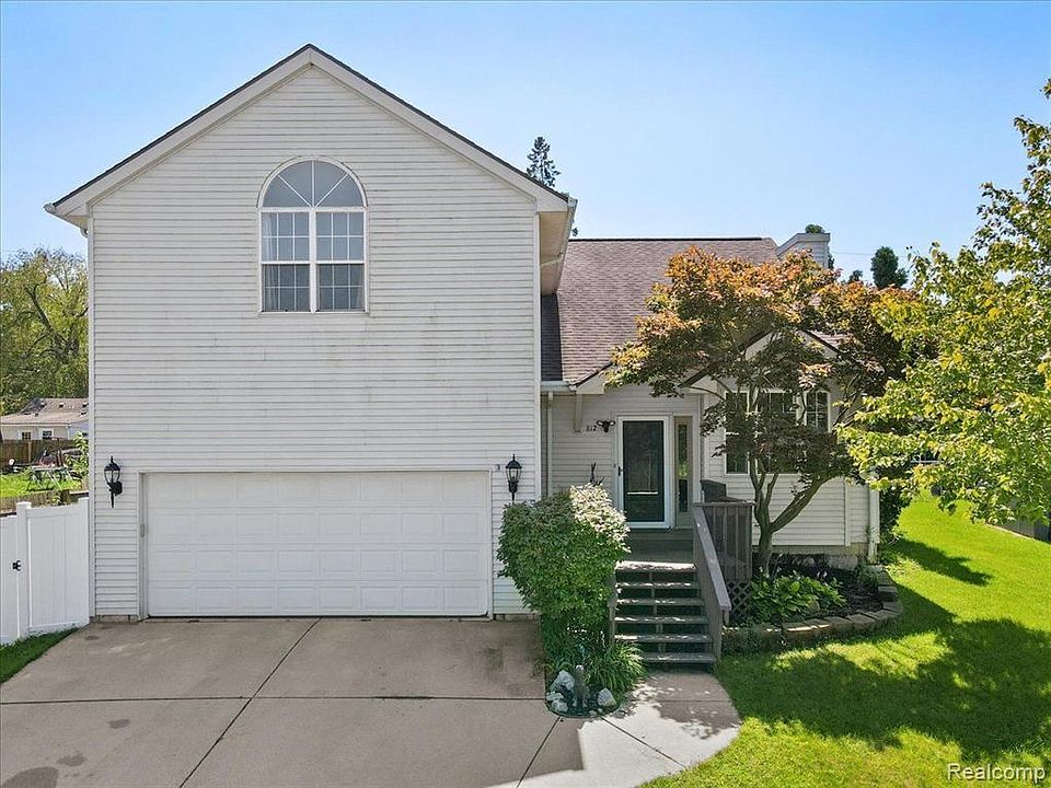 812 S Long Lake Blvd, Lake Orion, MI 48362 MLS 20230069565 Zillow