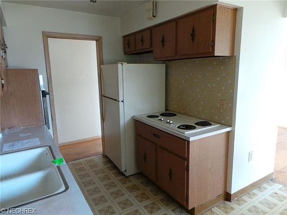 3rd image of 12321 Eastwood Blvd