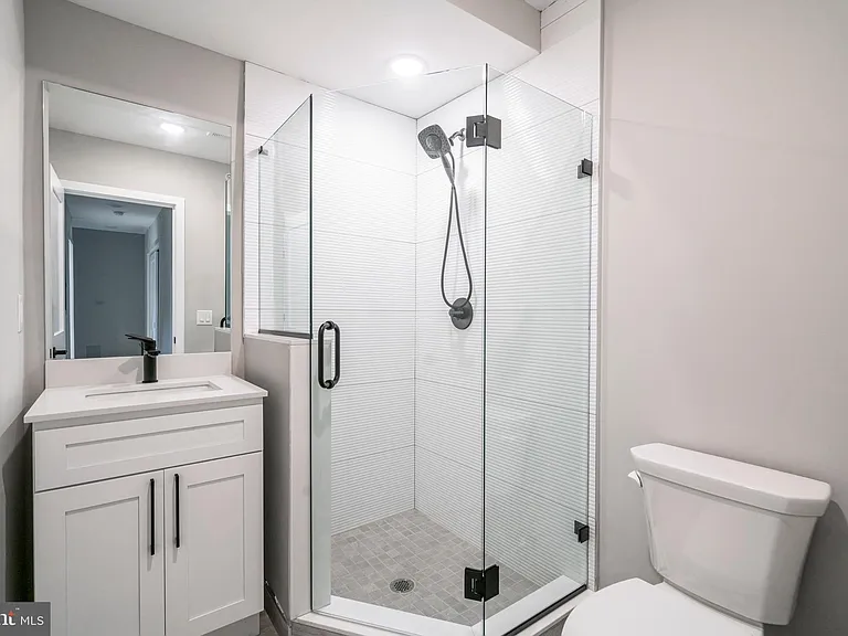 719 Dickinson St #2G — Photo 16